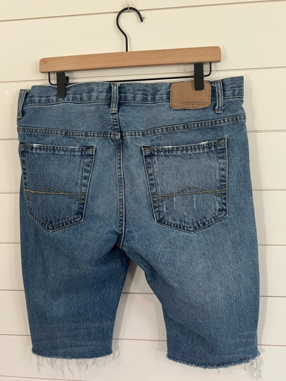 Aeropostale Mens Cut Off Jean Shorts Denim 34 Frayed Hem 100% Cotton - Picture 2 of 10